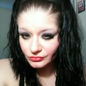 Meet your Posher, Queen of